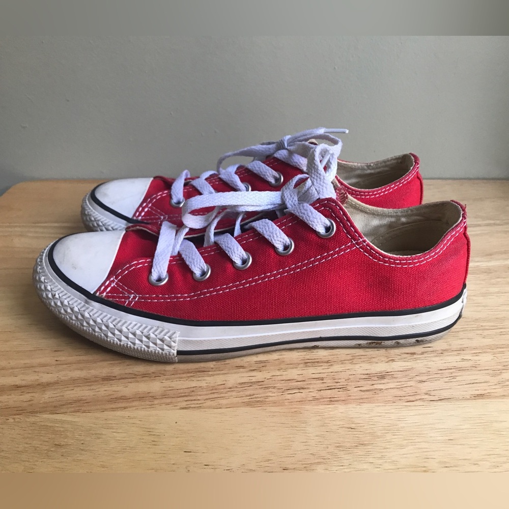 Converse Chuck Taylor Ox Low Sneaker Red Kids Size: US 2 EUR 33.5 CM 20.5